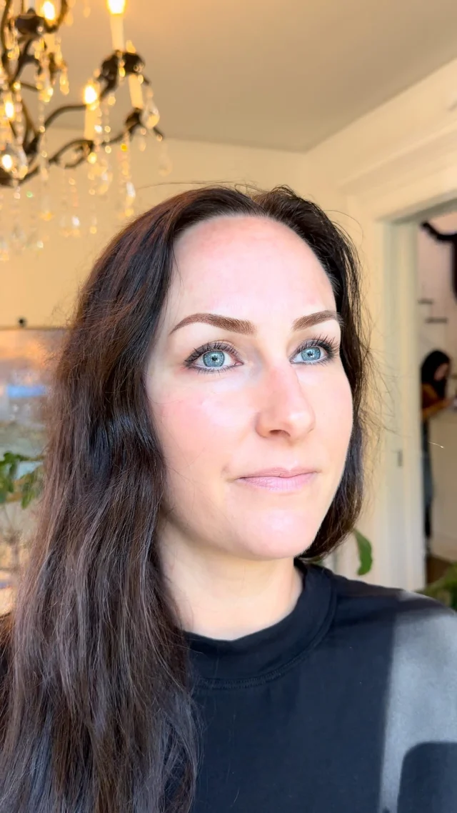 Keep watching to witness an amazing brow transformation! We created a soft, shaded powder brow design to ensure a natural look that will age beautifully over time—without the harshness of a traditional tattoo. The right brows can truly frame the face, enhancing her features effortlessly. Now, she’ll never have to stress about penciling in her brows each morning or trying to get them just right! #browgoals #microbladingmagic #hybridbrows #wakeupbeautiful